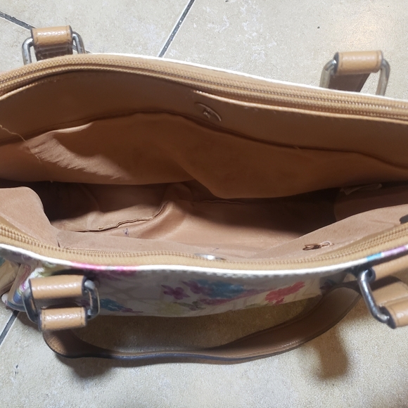 White Multi-compartment Floral Shoulder Bag - Picture 3 of 9